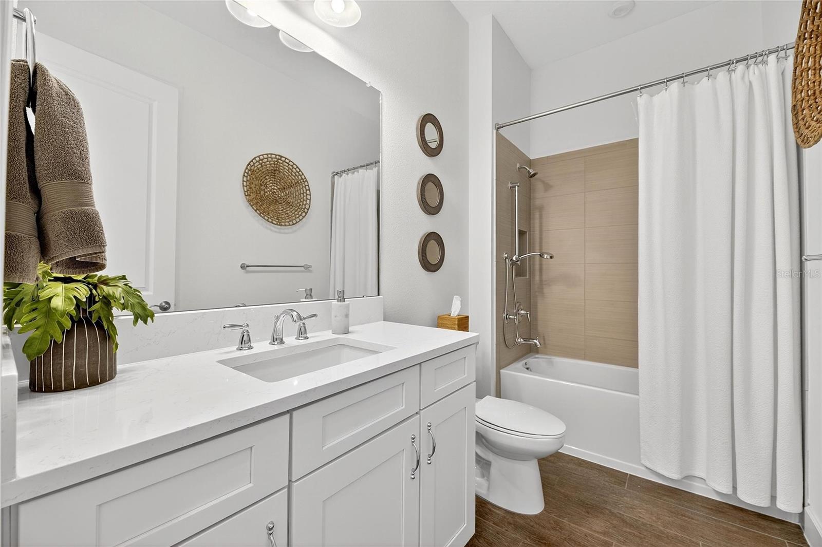 Listing photo id 11 for 11121 Egeria Drive