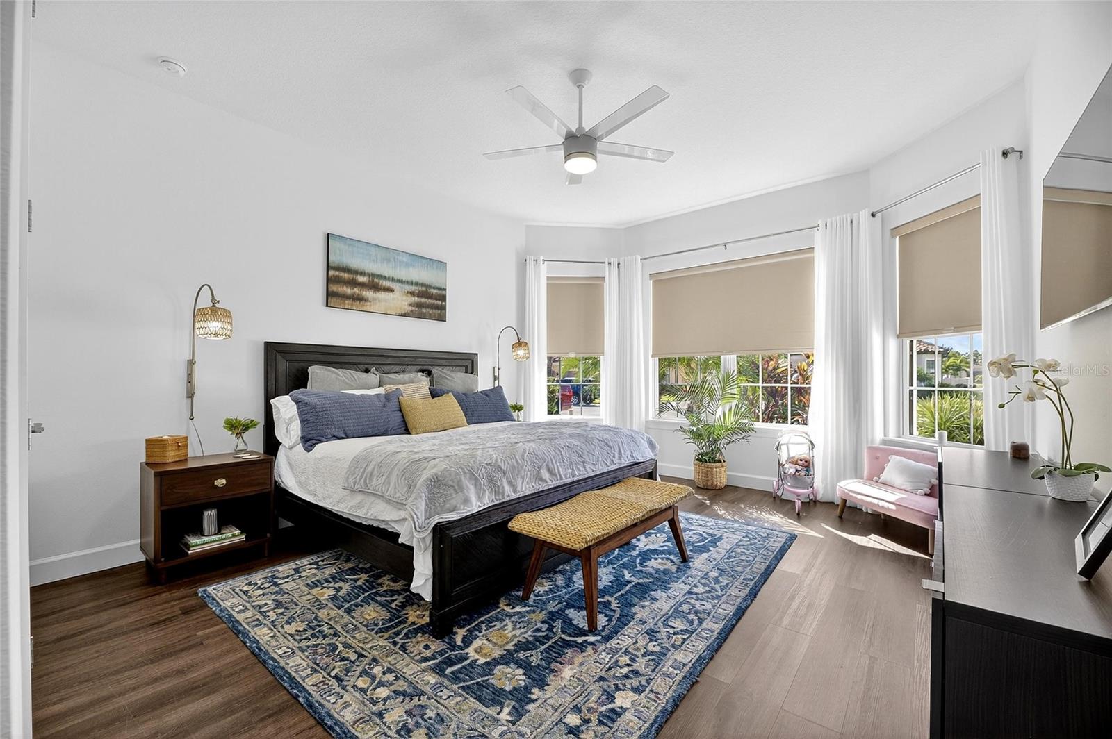 Listing photo id 13 for 11121 Egeria Drive