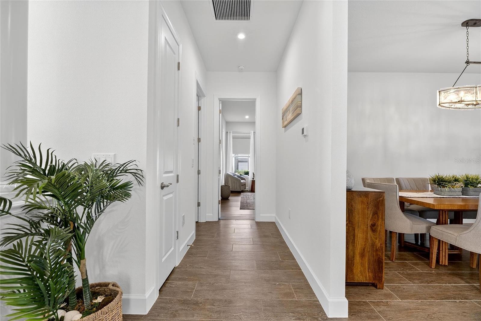 Listing photo id 15 for 11121 Egeria Drive