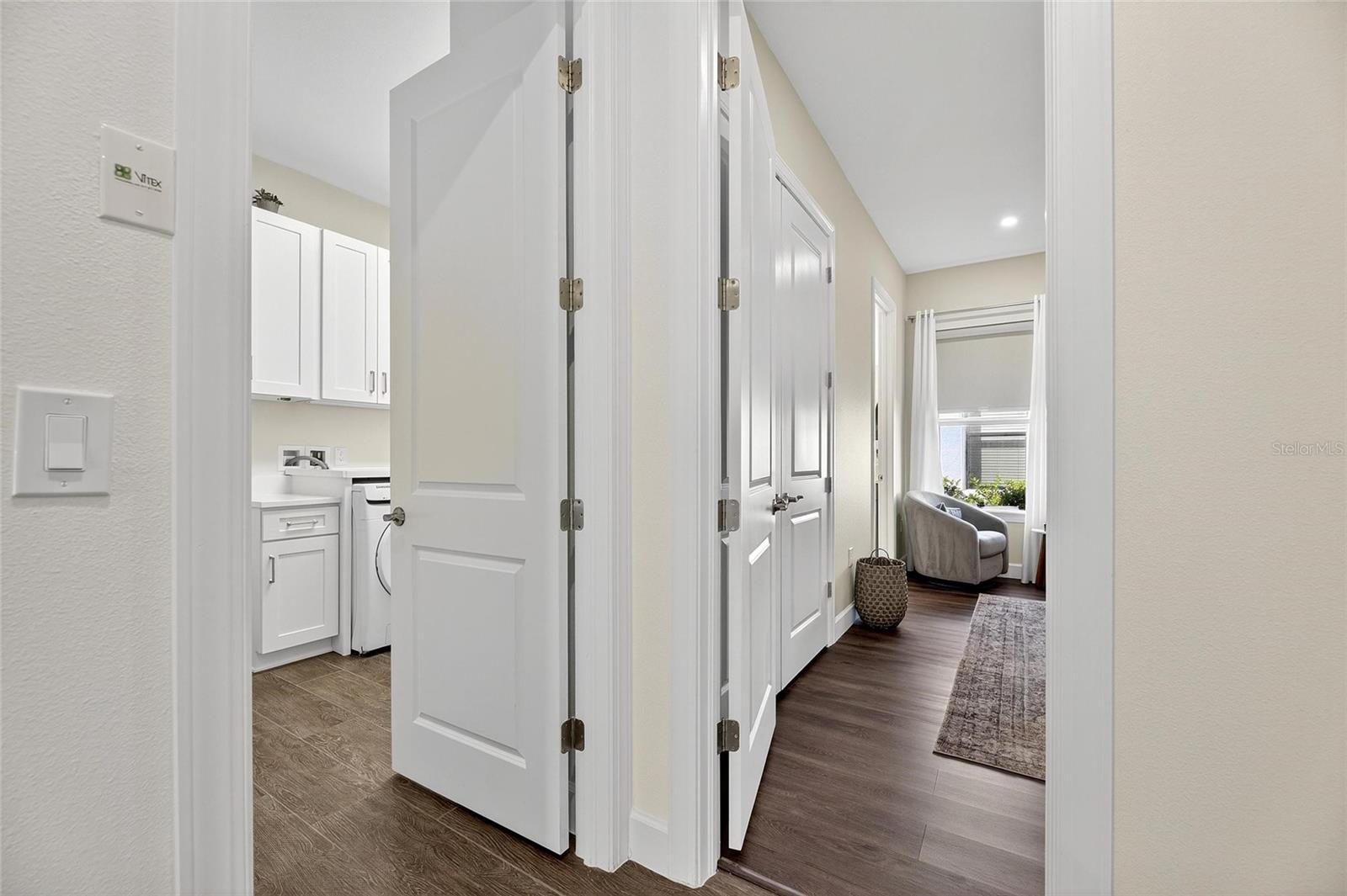 Listing photo id 16 for 11121 Egeria Drive