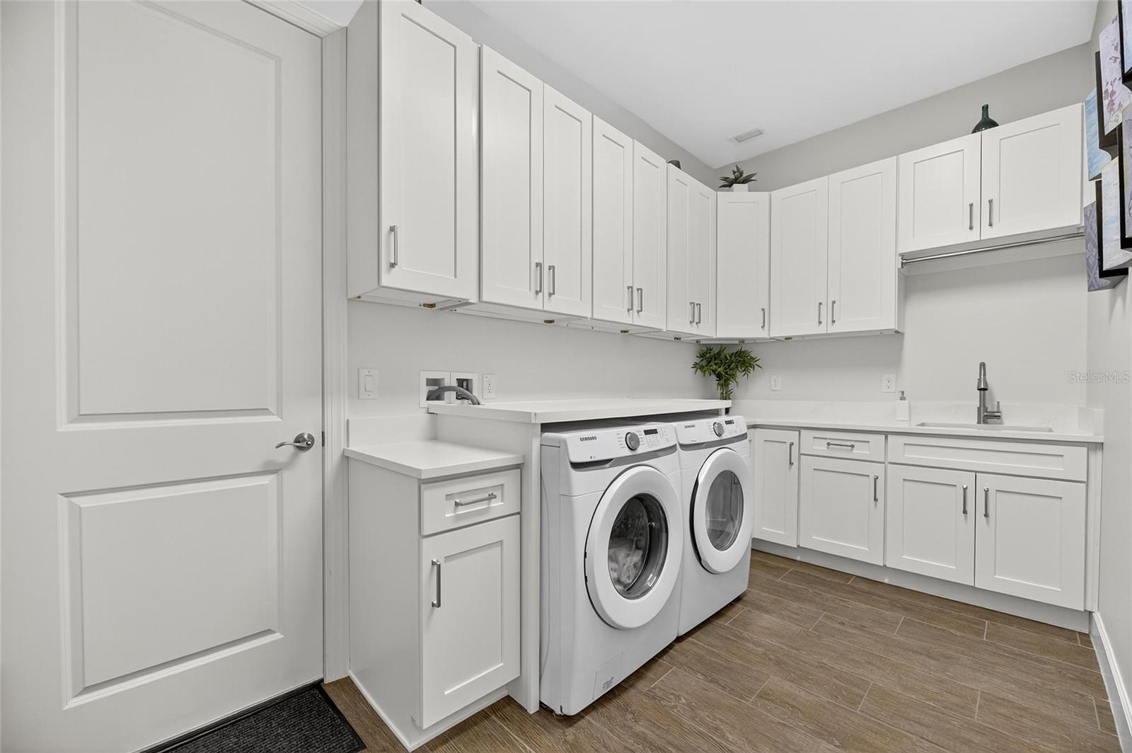 Listing photo id 21 for 11121 Egeria Drive