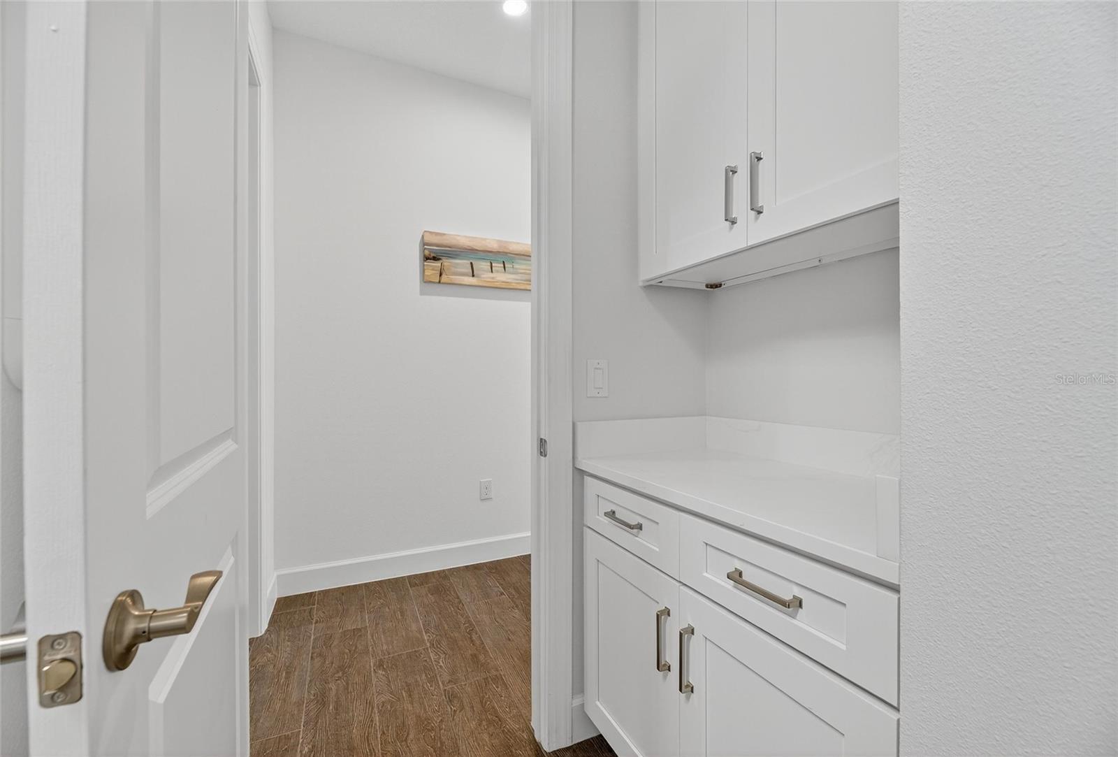 Listing photo id 22 for 11121 Egeria Drive