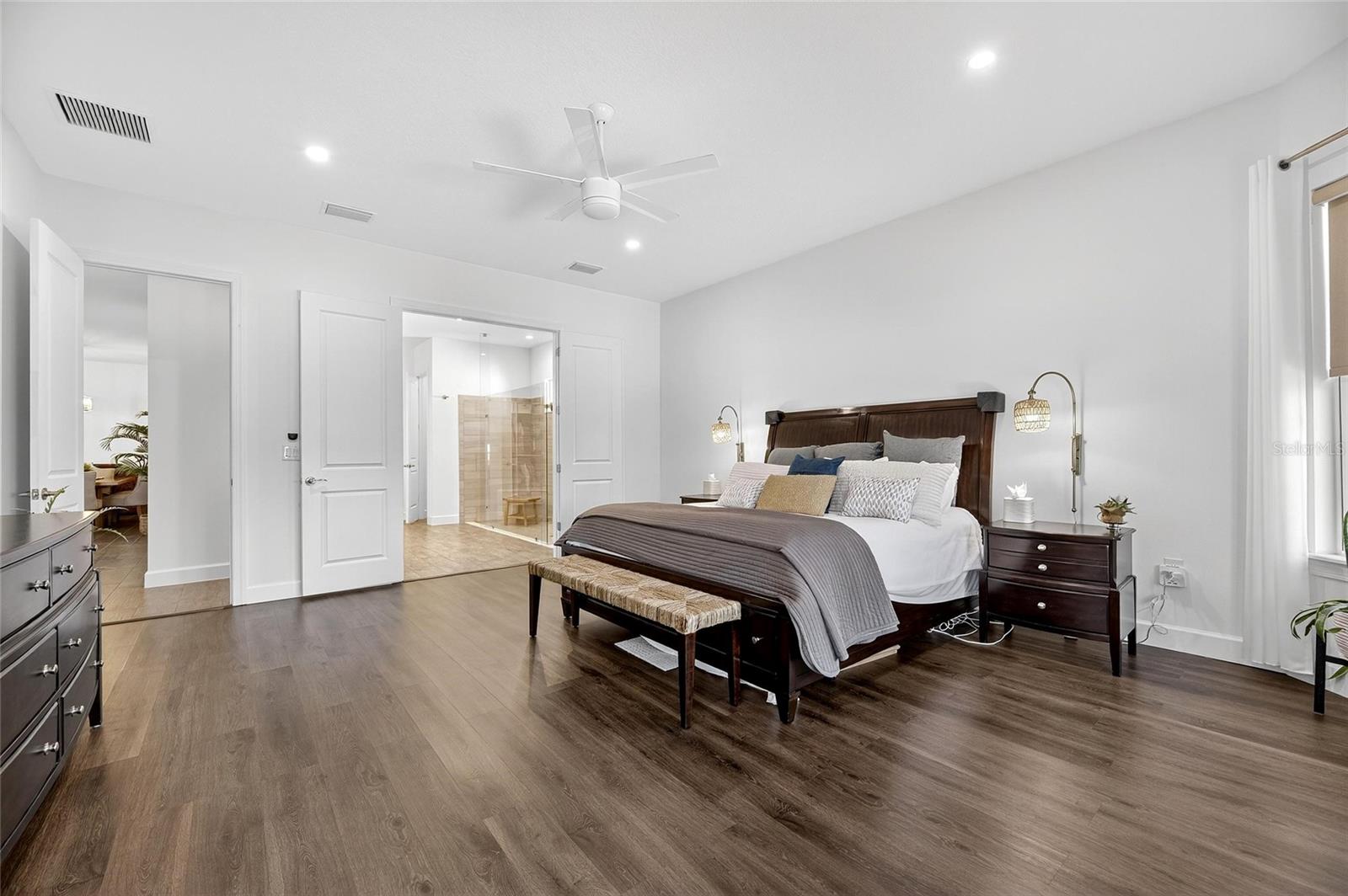Listing photo id 27 for 11121 Egeria Drive