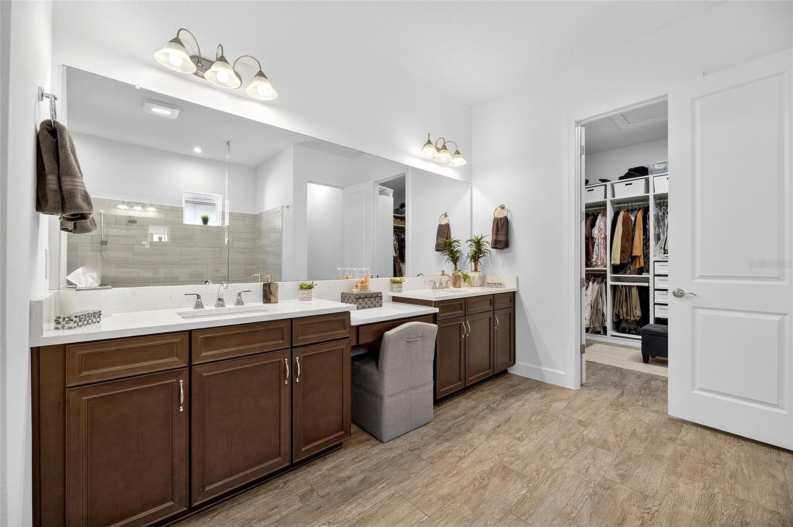 Listing photo id 28 for 11121 Egeria Drive