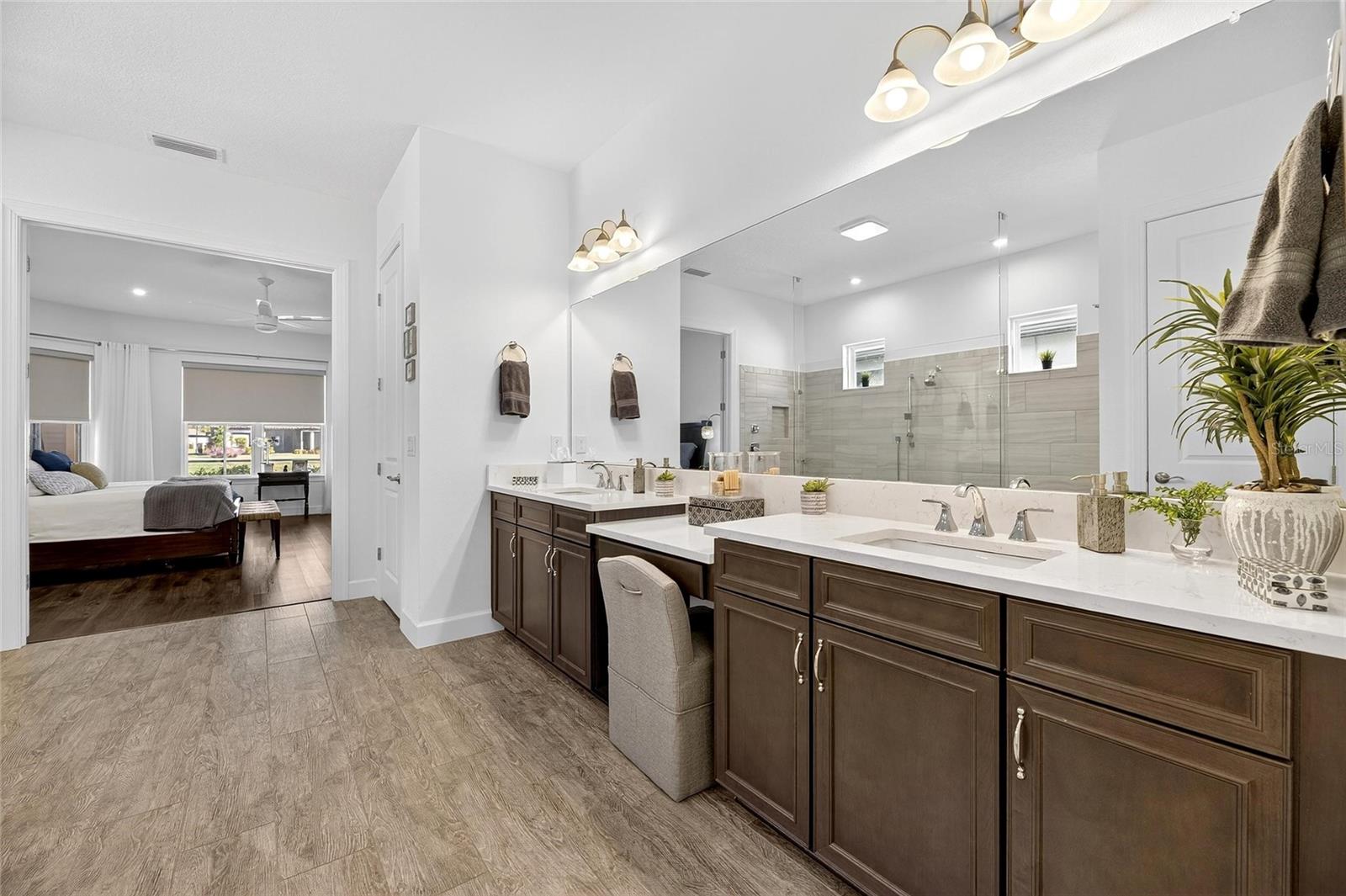 Listing photo id 33 for 11121 Egeria Drive