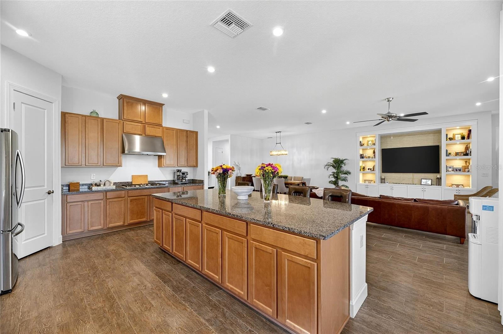 Listing photo id 42 for 11121 Egeria Drive