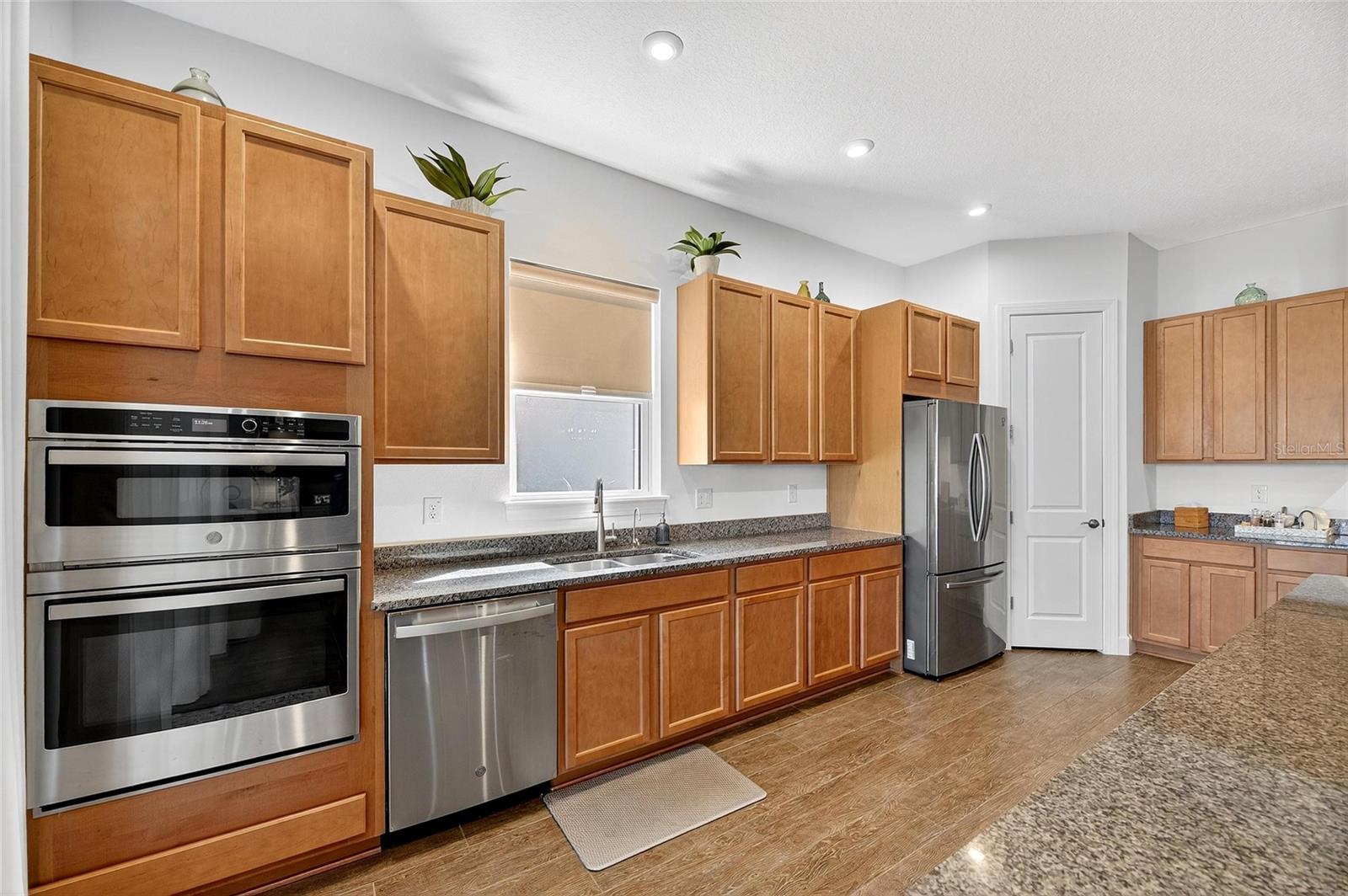 Listing photo id 43 for 11121 Egeria Drive