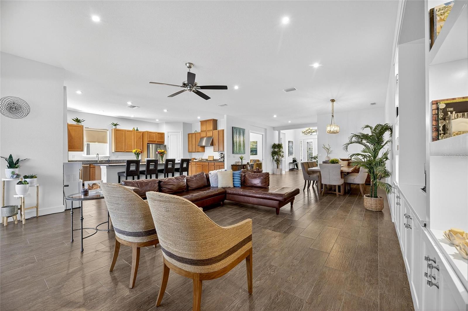 Listing photo id 45 for 11121 Egeria Drive