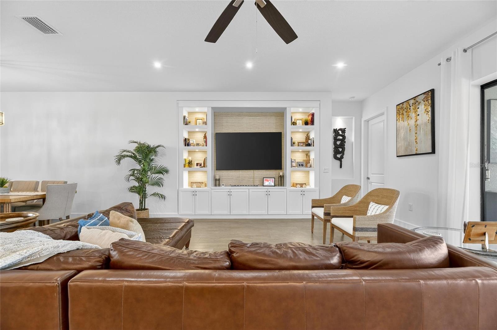Listing photo id 47 for 11121 Egeria Drive