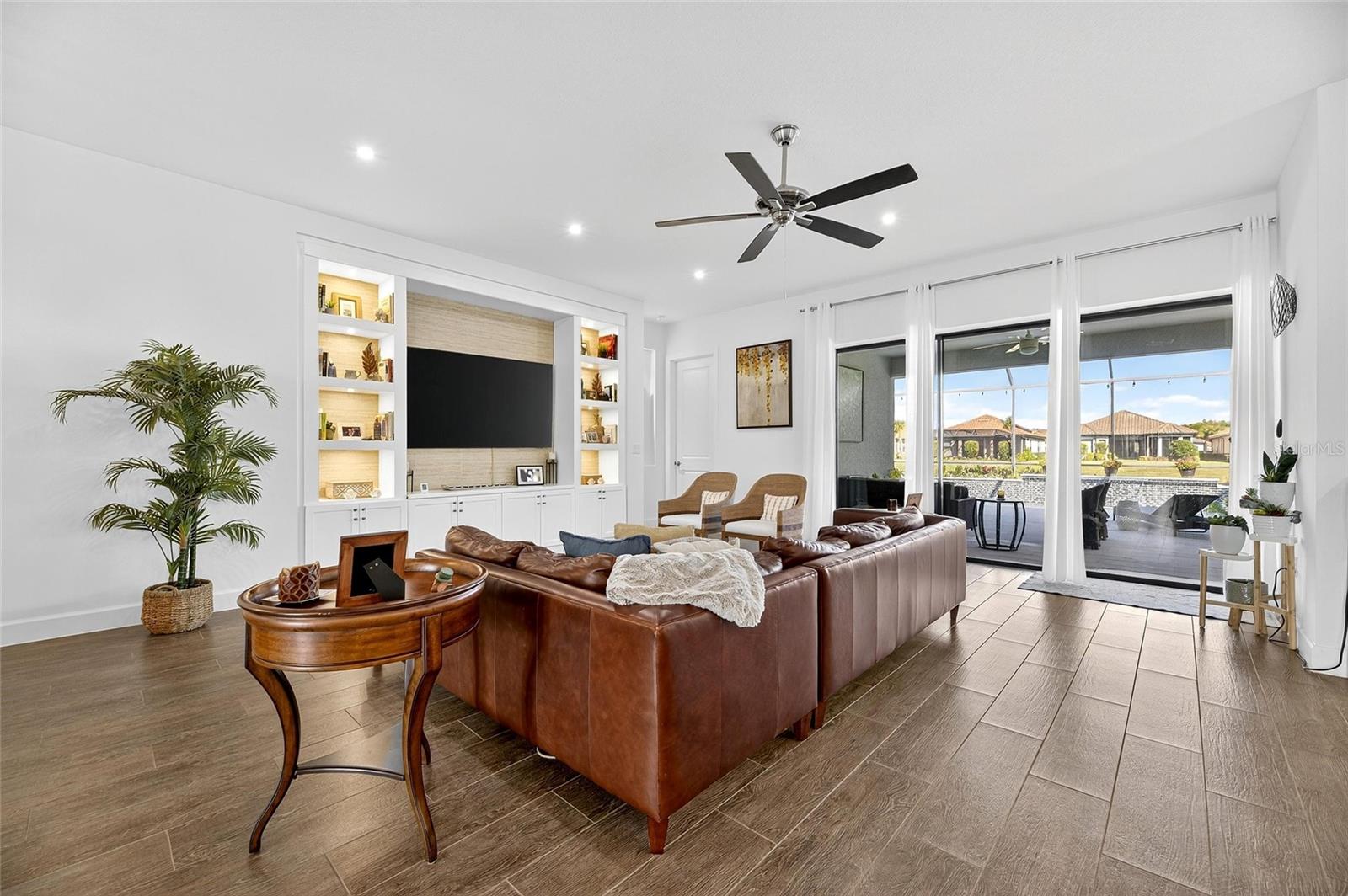 Listing photo id 48 for 11121 Egeria Drive