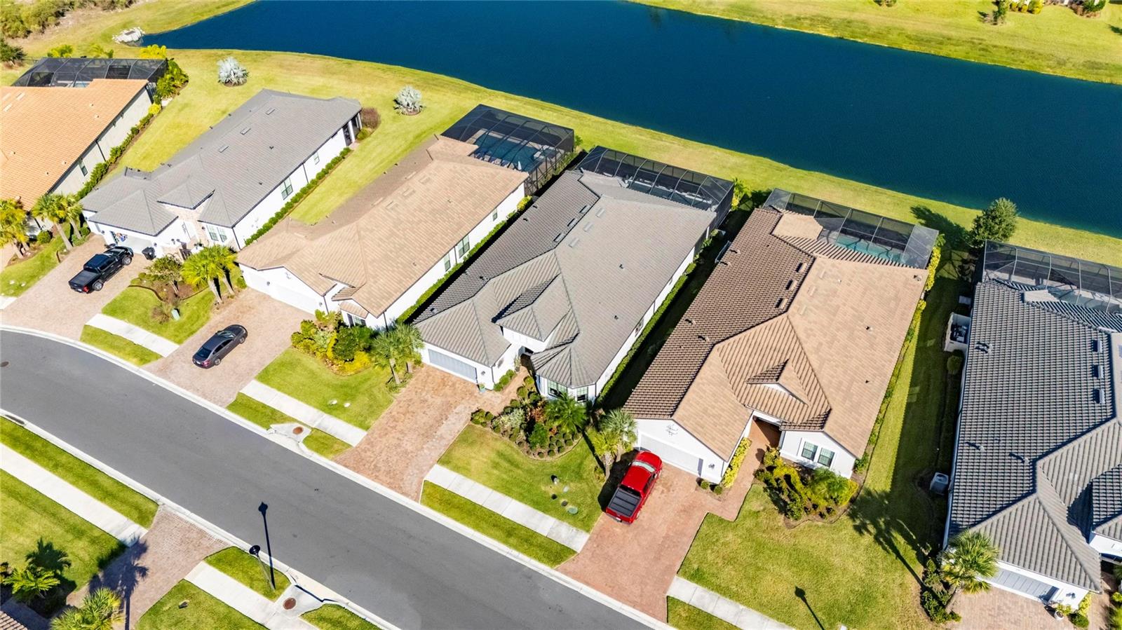 Listing photo id 76 for 11121 Egeria Drive