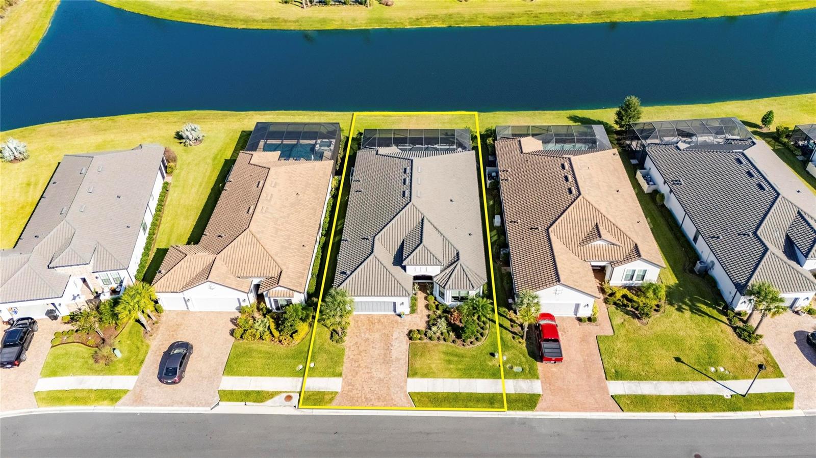 Listing photo id 77 for 11121 Egeria Drive