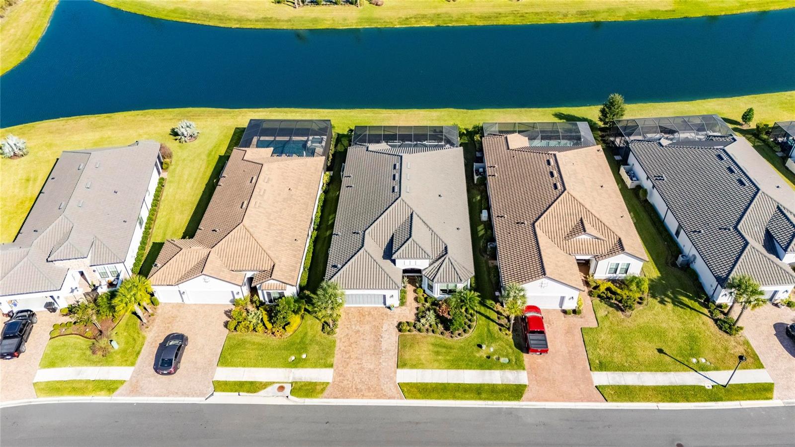 Listing photo id 78 for 11121 Egeria Drive