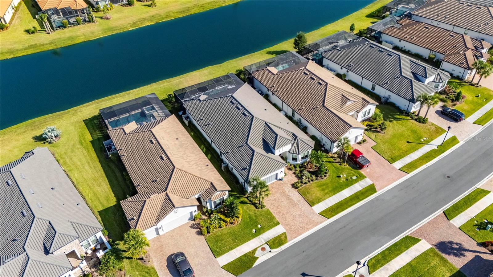 Listing photo id 79 for 11121 Egeria Drive