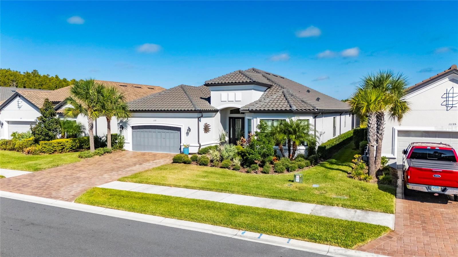 Listing photo id 84 for 11121 Egeria Drive