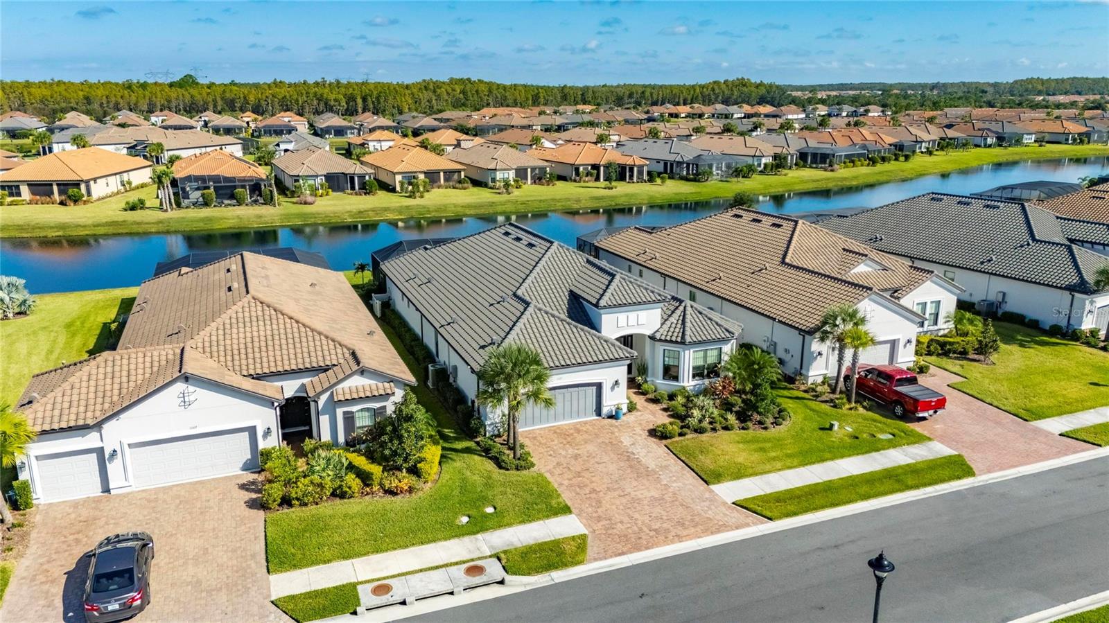 Listing photo id 85 for 11121 Egeria Drive