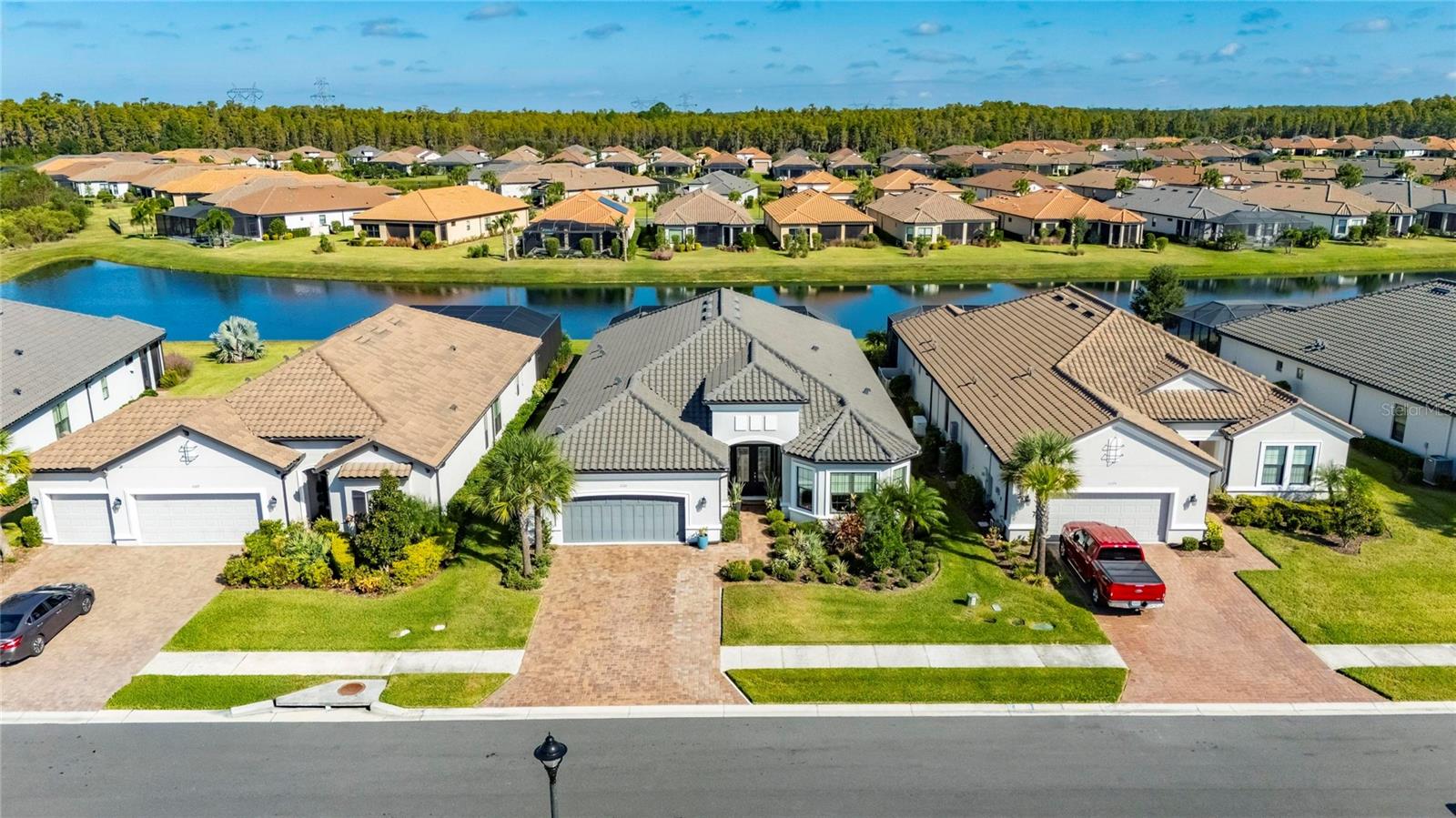Listing photo id 86 for 11121 Egeria Drive