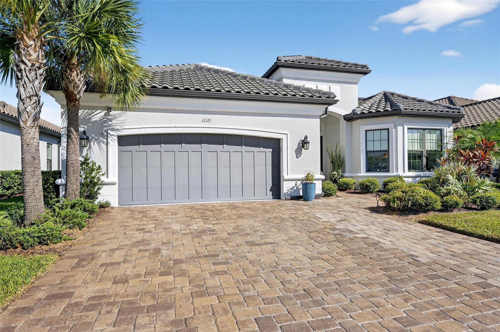 Listing photo id 7 for 11121 Egeria Drive