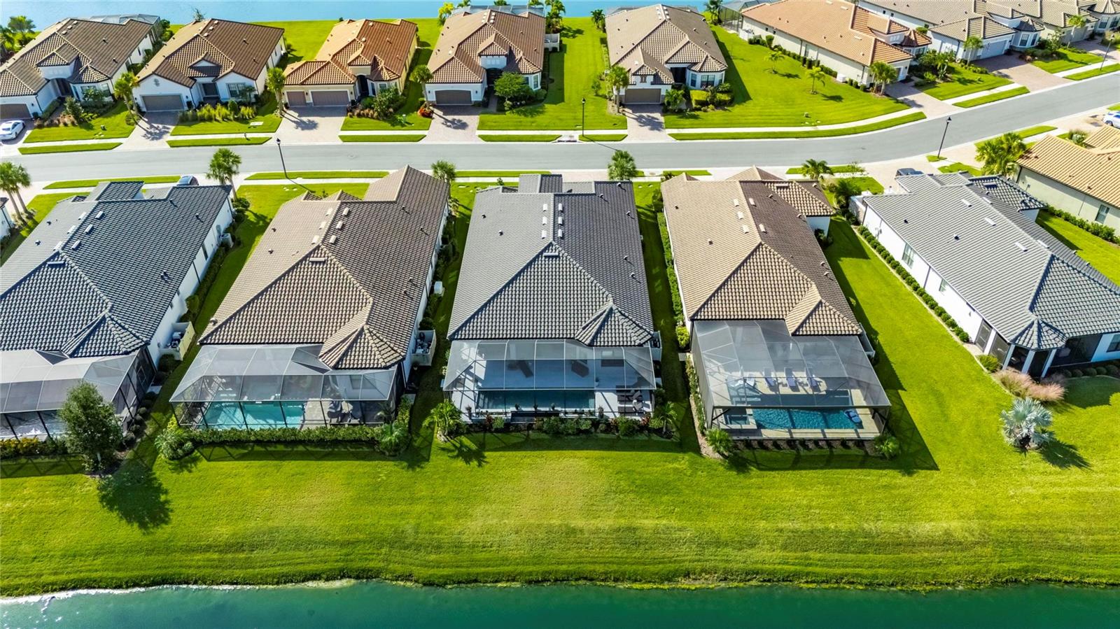 Listing photo id 89 for 11121 Egeria Drive
