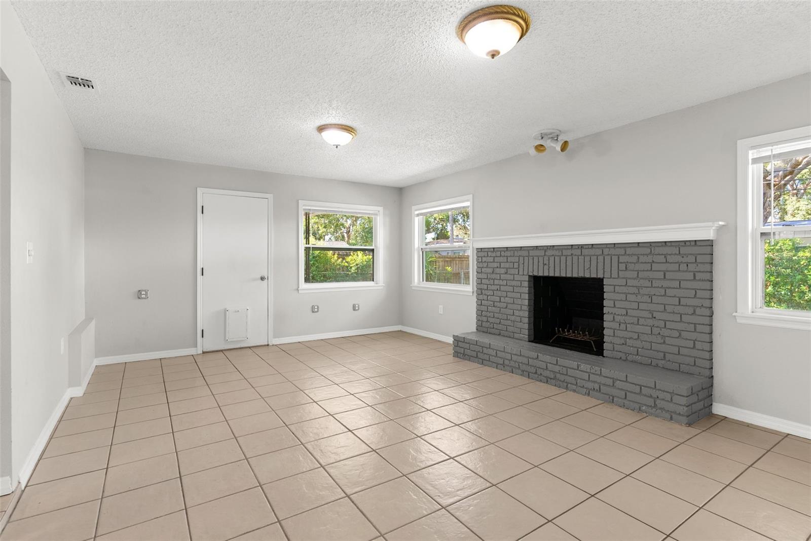 Image 17 of 26 For 10126 Bahama Court