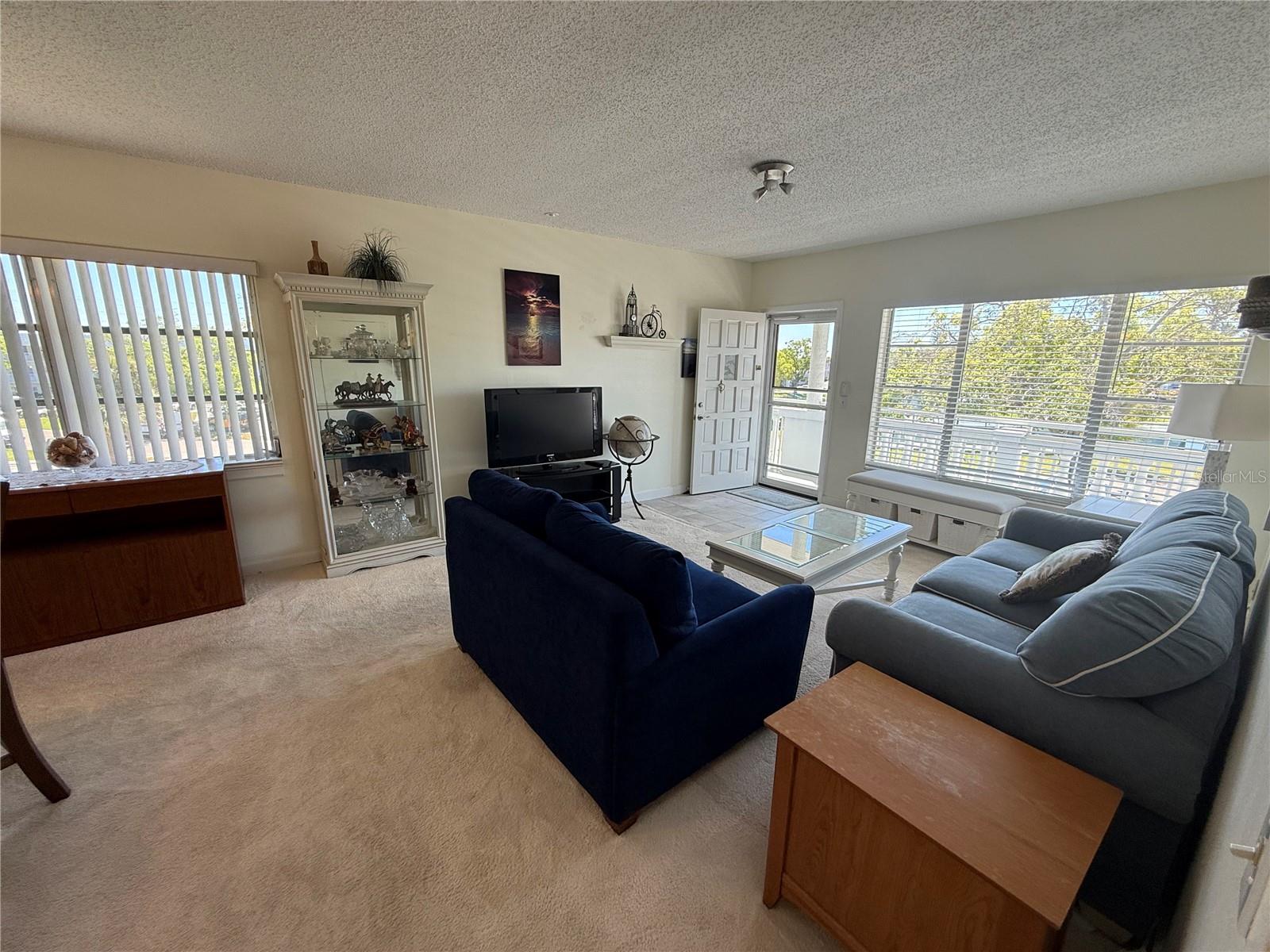 Image 12 of 43 For 2428 Columbia Drive 72