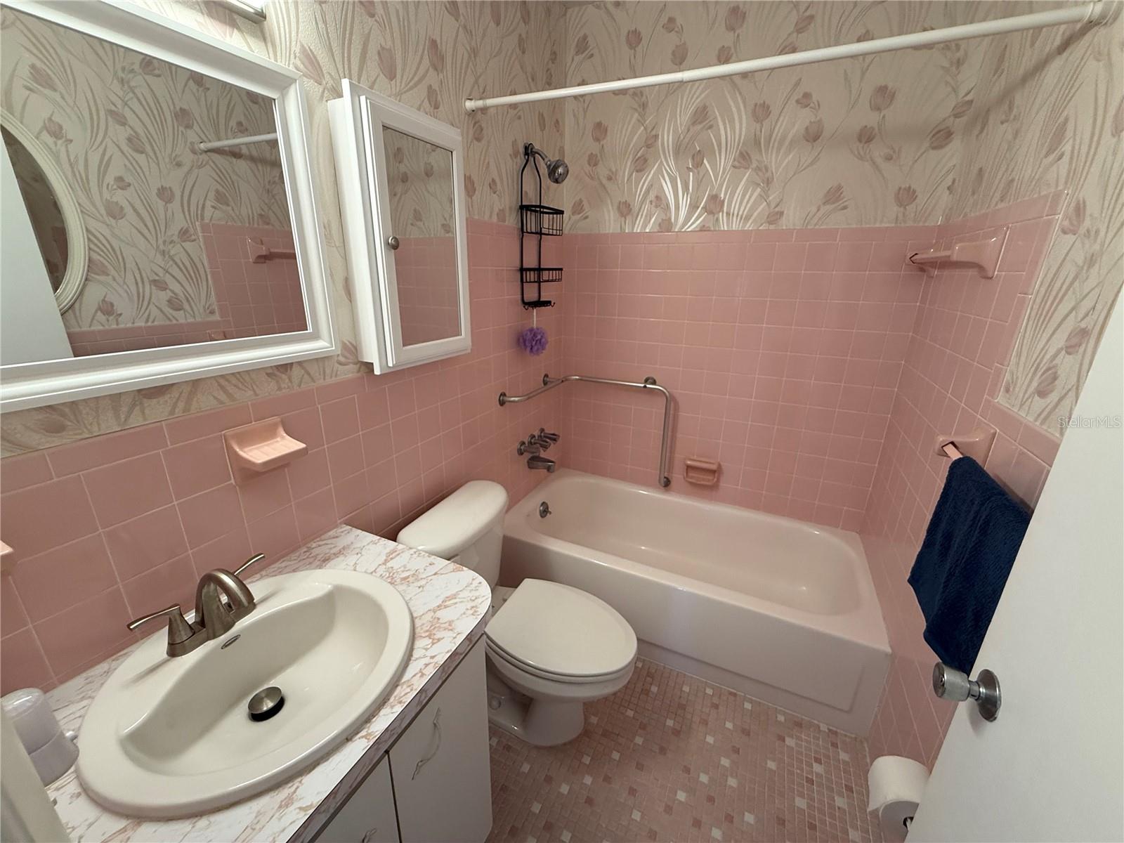 Image 17 of 43 For 2428 Columbia Drive 72