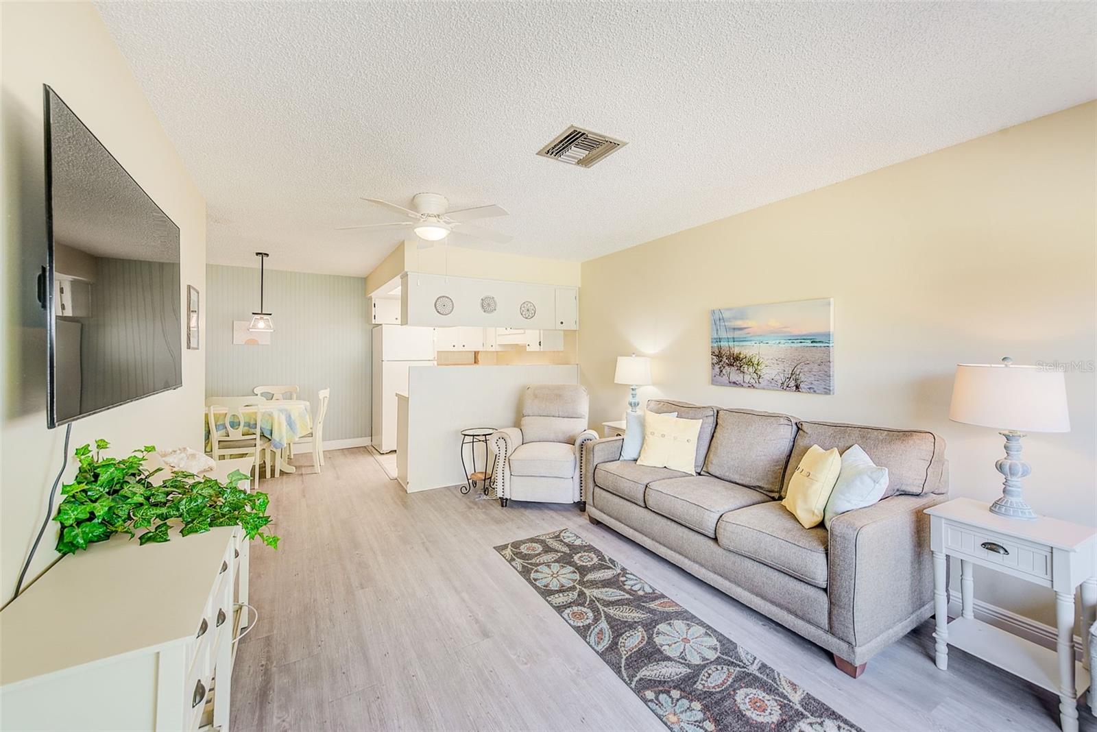 Listing photo id 2 for 4359 Tahitian Gardens Circle G