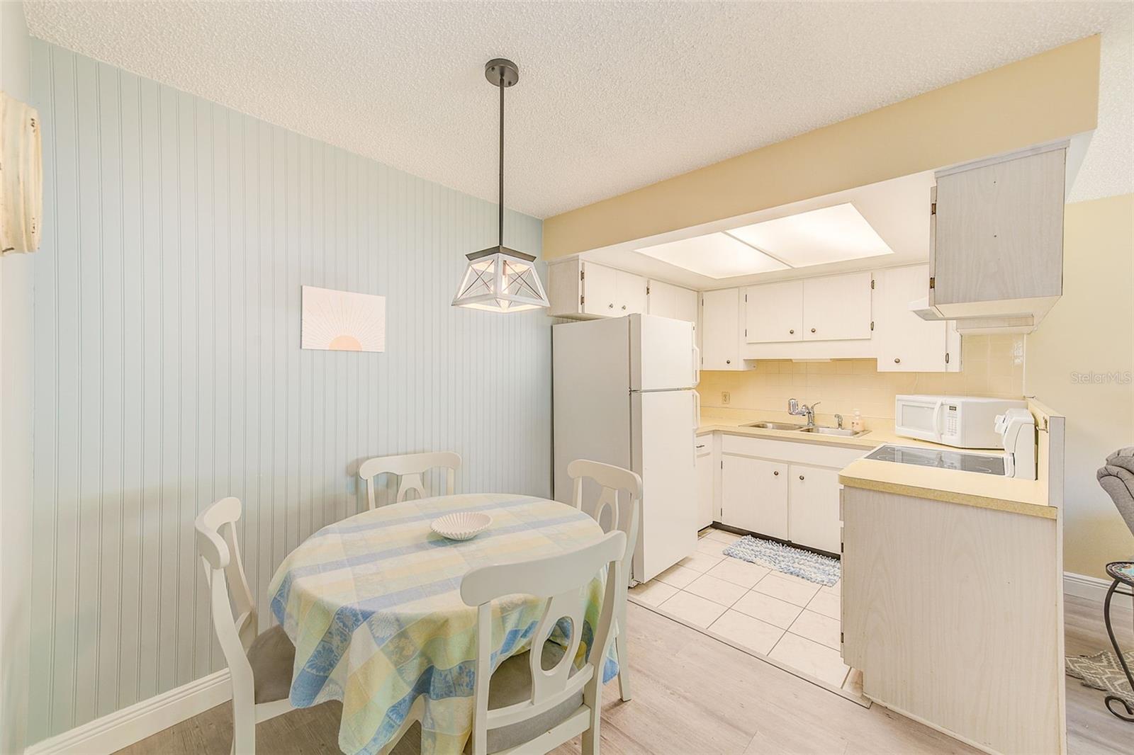 Listing photo id 3 for 4359 Tahitian Gardens Circle G