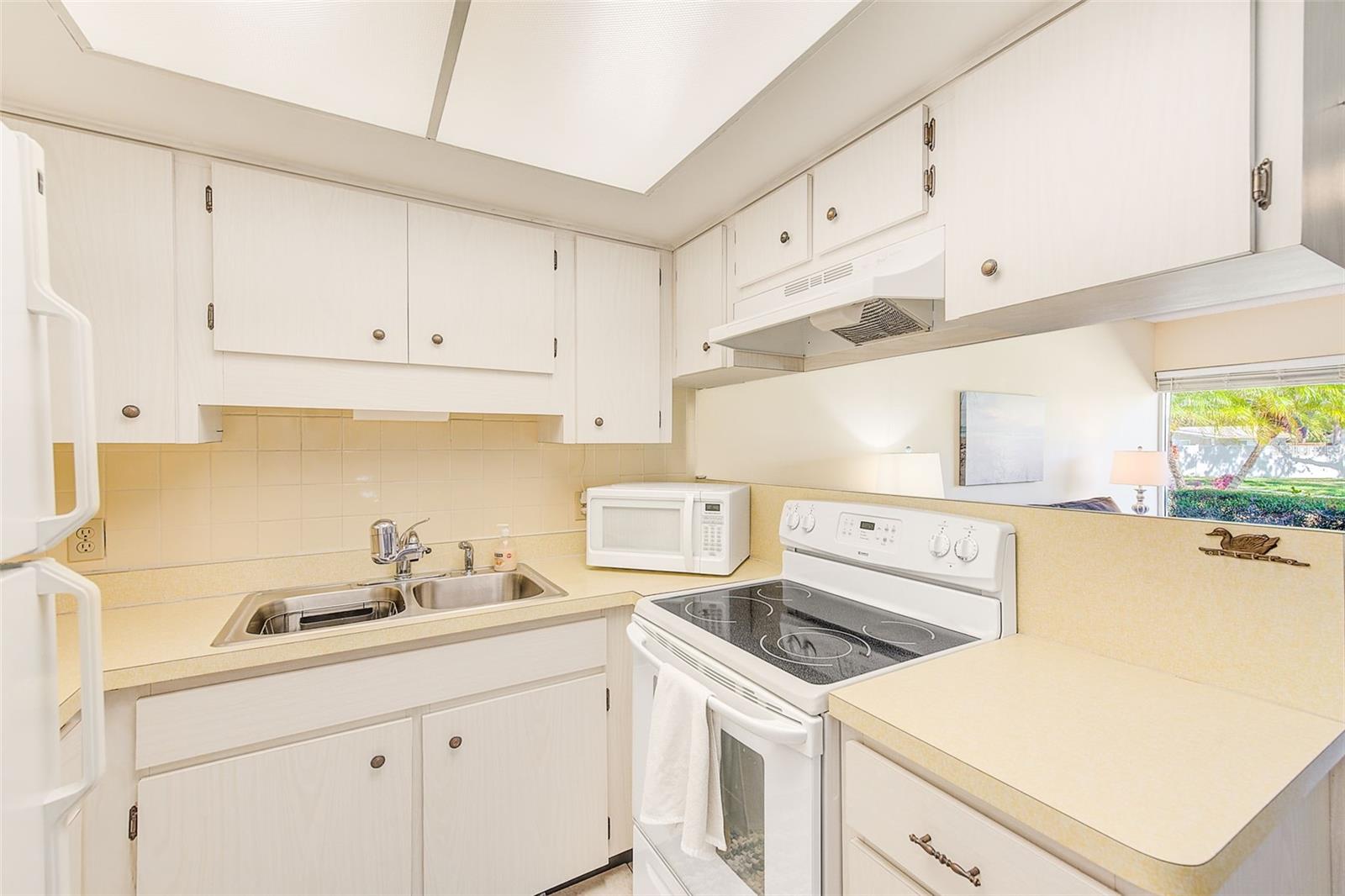 Listing photo id 4 for 4359 Tahitian Gardens Circle G