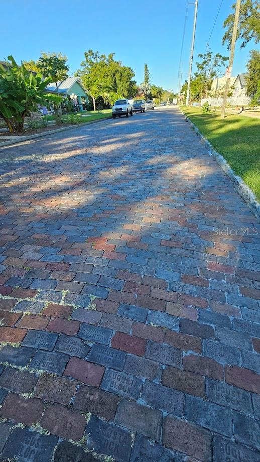 Image 20 of 24 For 1921 Burlington Avenue N