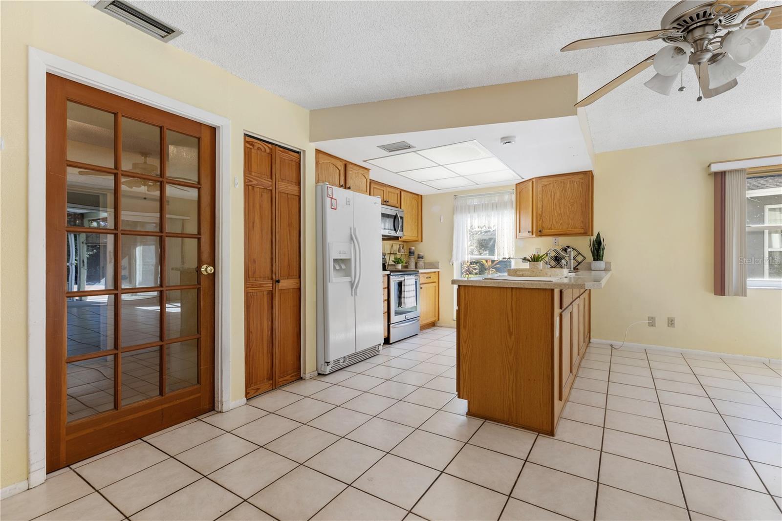 Image 18 of 38 For 2462 Moore Haven Drive E