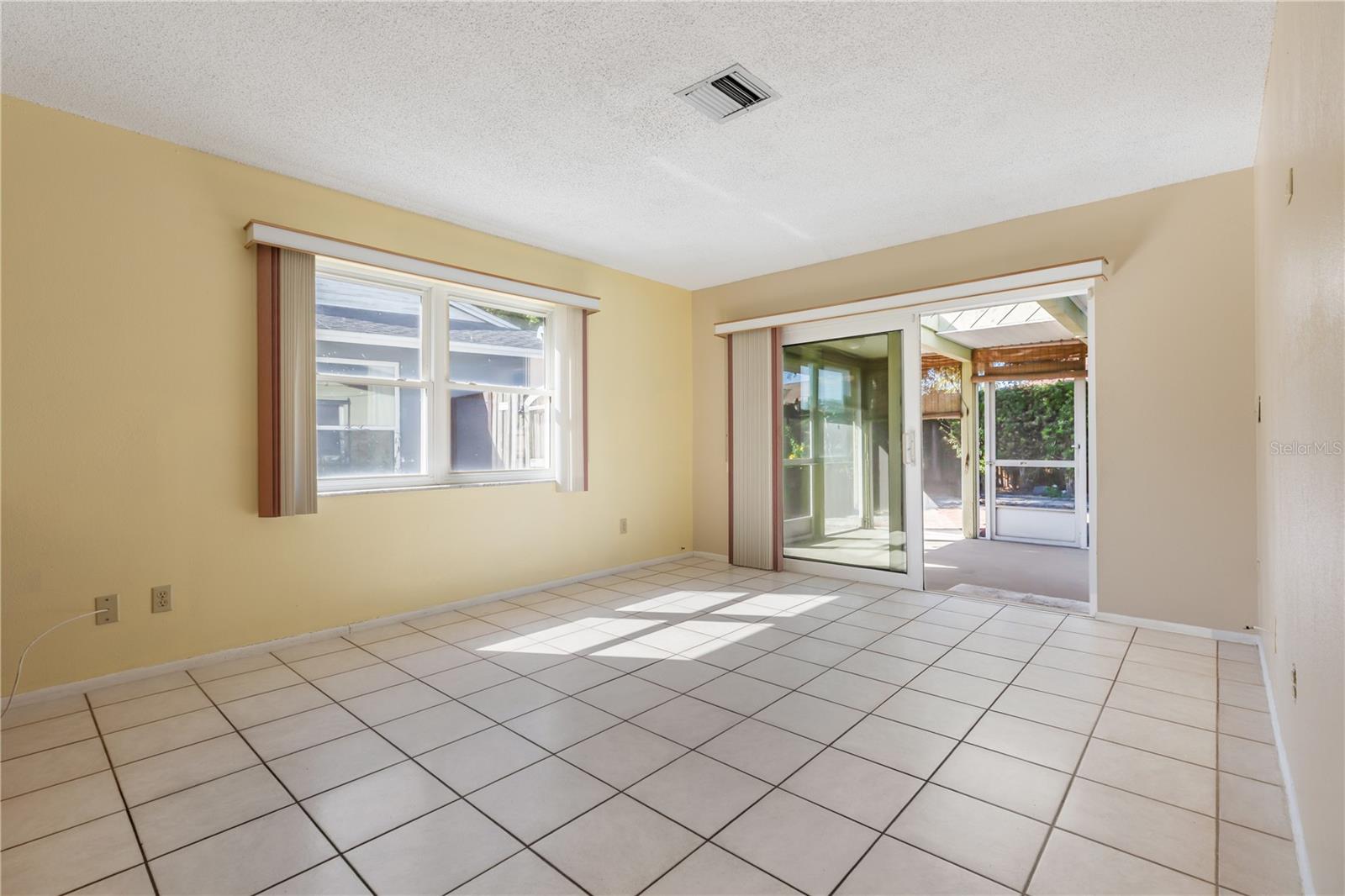 Image 21 of 38 For 2462 Moore Haven Drive E