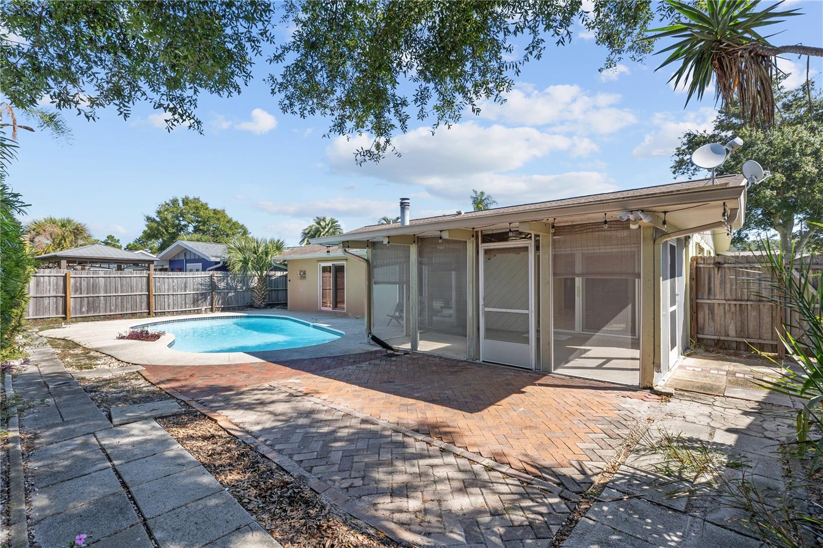 Image 33 of 38 For 2462 Moore Haven Drive E