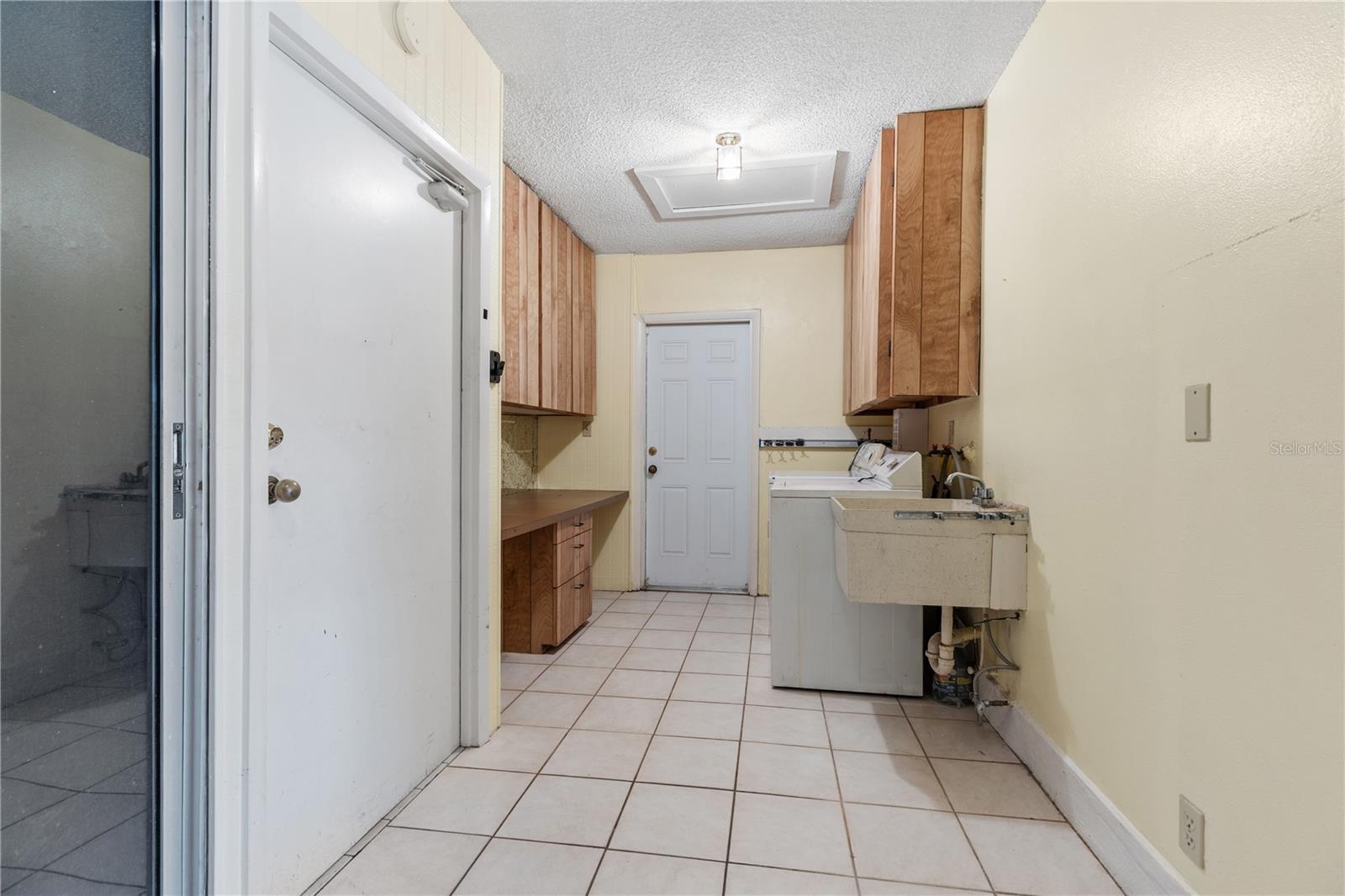 Image 36 of 38 For 2462 Moore Haven Drive E