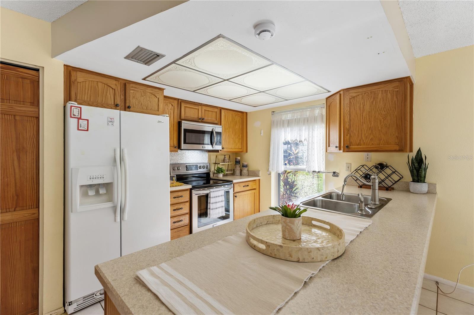 Image 4 of 38 For 2462 Moore Haven Drive E