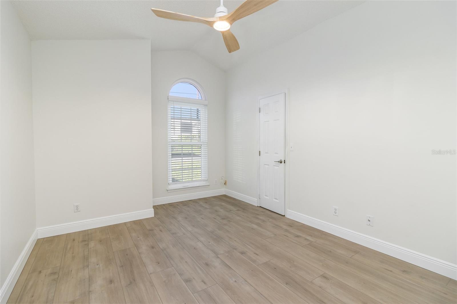 Image 11 of 15 For 847 Trailwood Avenue