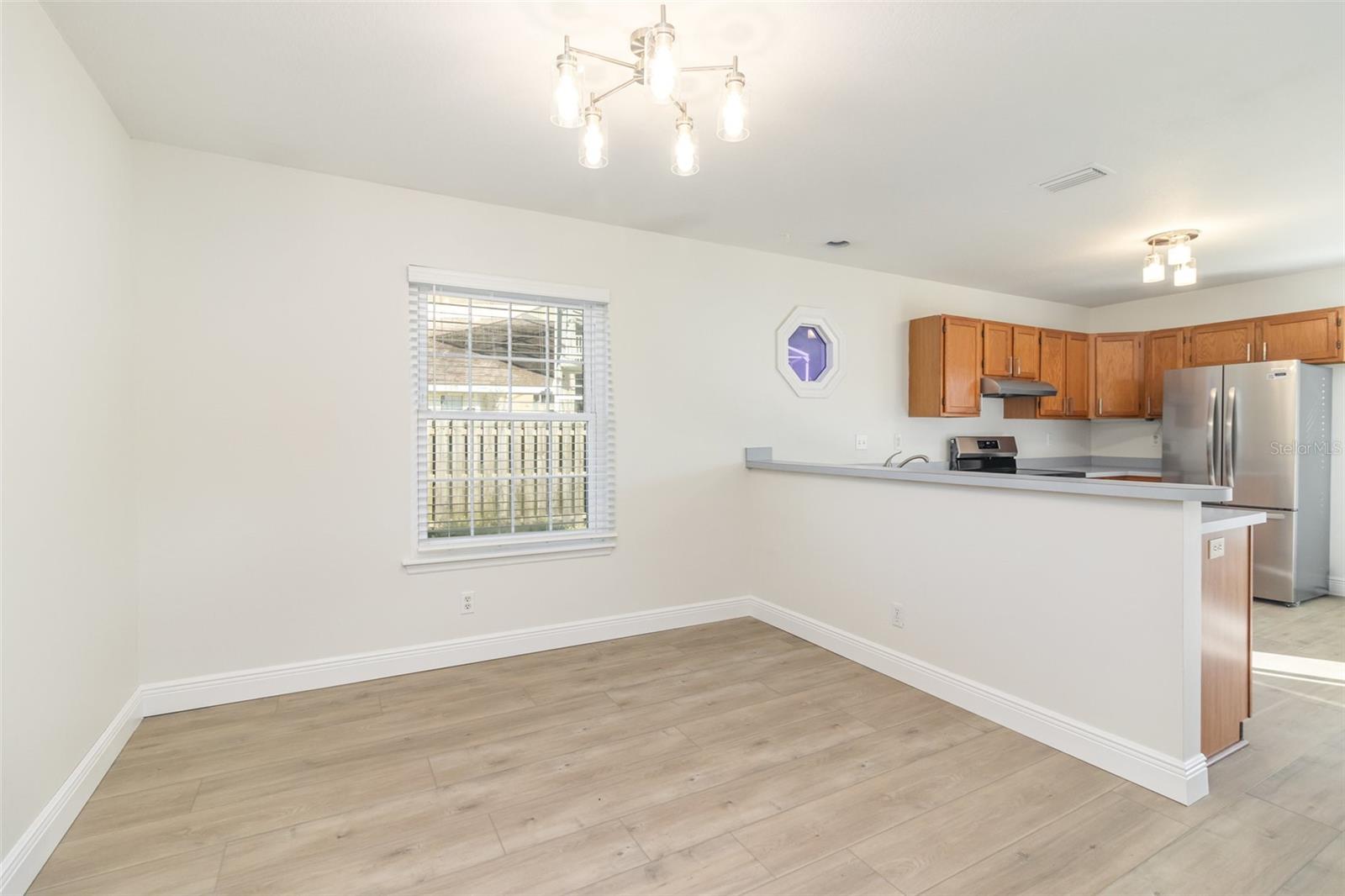 Image 4 of 15 For 847 Trailwood Avenue