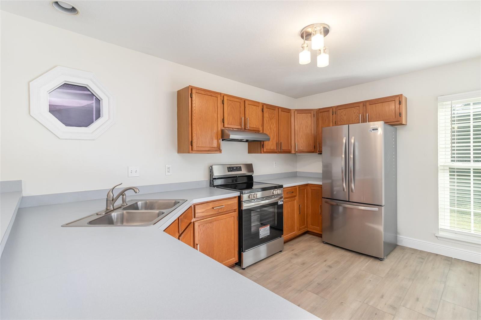 Image 5 of 15 For 847 Trailwood Avenue