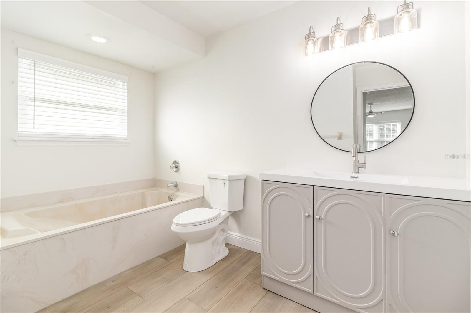 Image 8 of 15 For 847 Trailwood Avenue