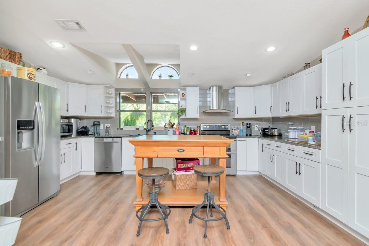 Image 16 of 70 For 6707 Dormany Road