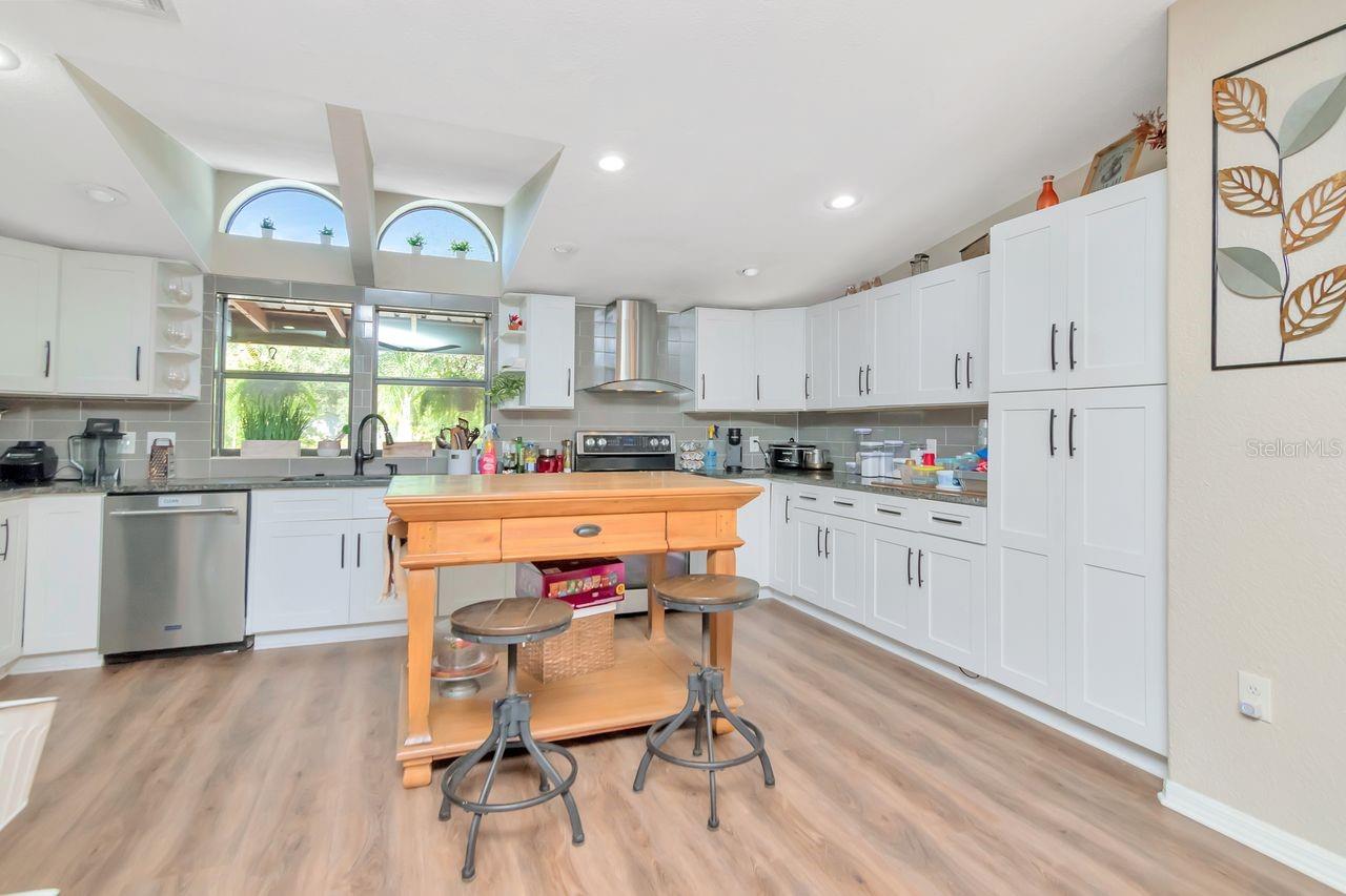 Image 17 of 70 For 6707 Dormany Road