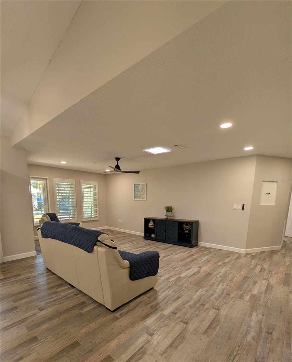 Image 4 of 21 For 4368 Marine Parkway