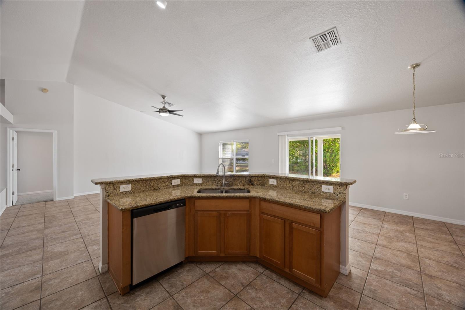 Listing photo id 8 for 13098 Hanley Drive