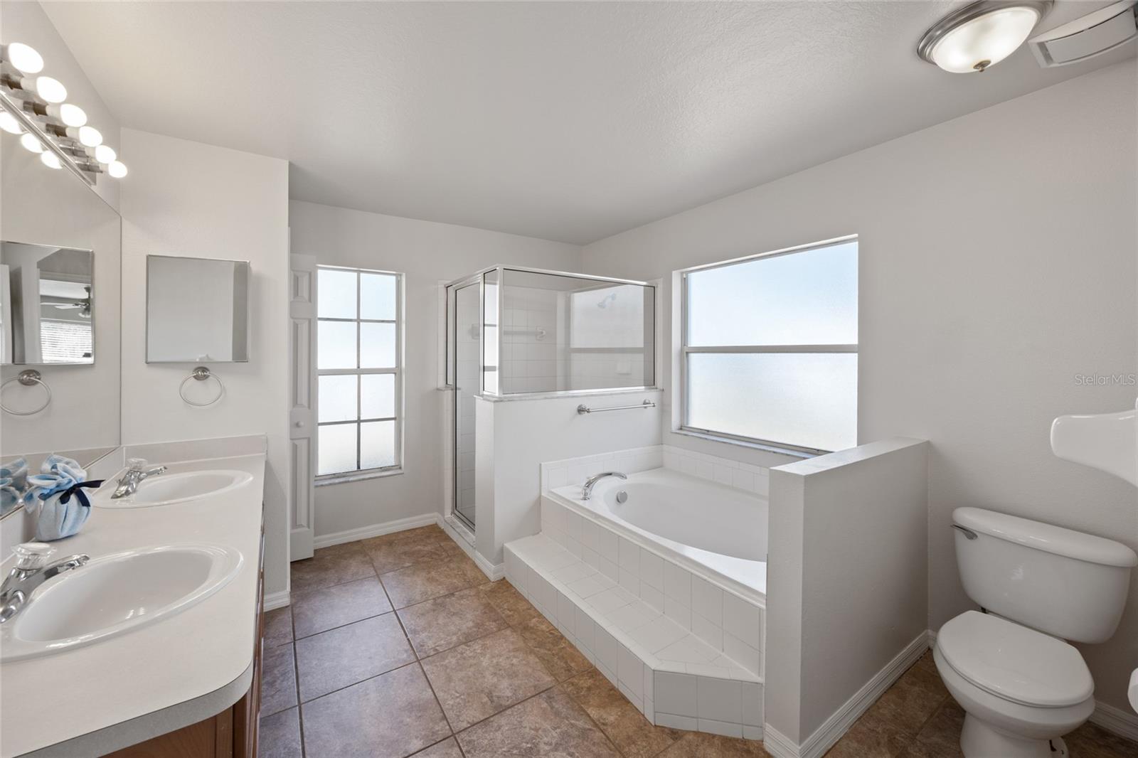 Listing photo id 11 for 13098 Hanley Drive