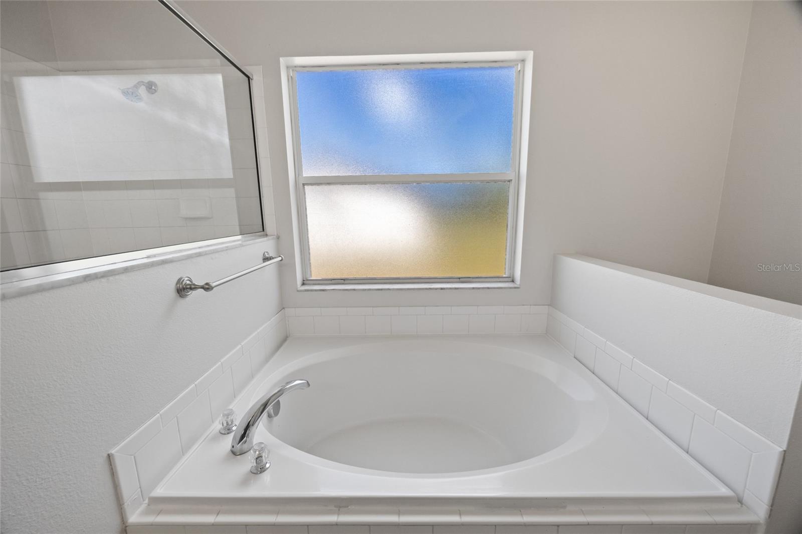 Listing photo id 13 for 13098 Hanley Drive