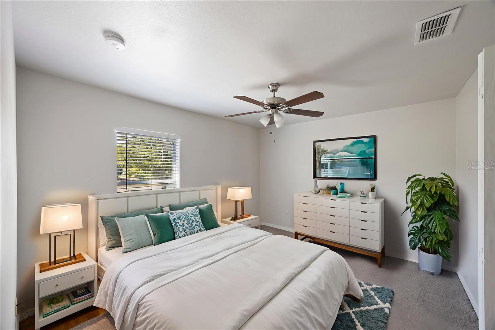 Listing photo id 14 for 13098 Hanley Drive