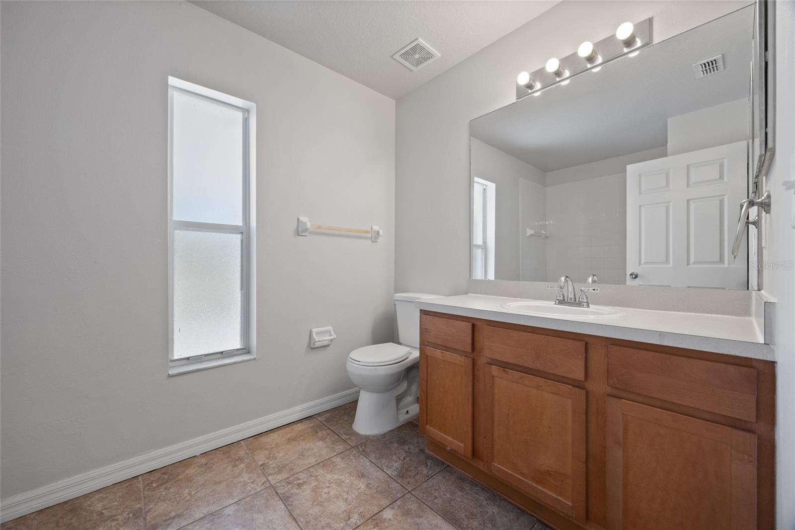 Listing photo id 16 for 13098 Hanley Drive