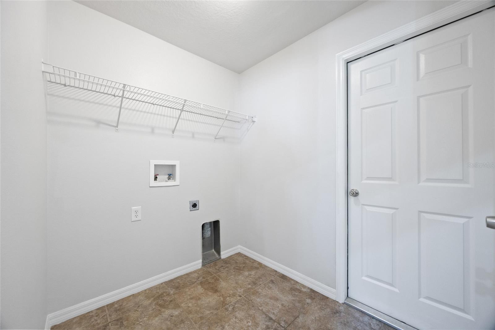 Listing photo id 20 for 13098 Hanley Drive
