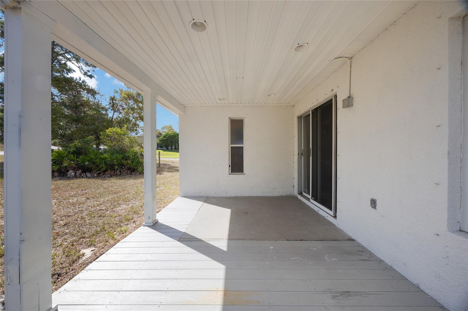 Listing photo id 23 for 13098 Hanley Drive