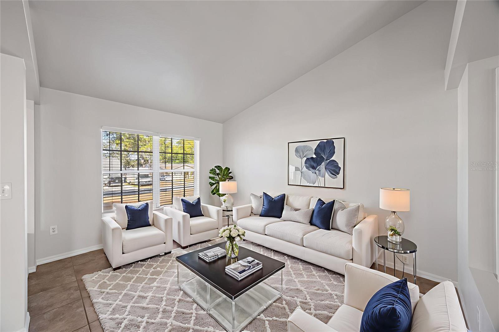 Listing photo id 2 for 13098 Hanley Drive